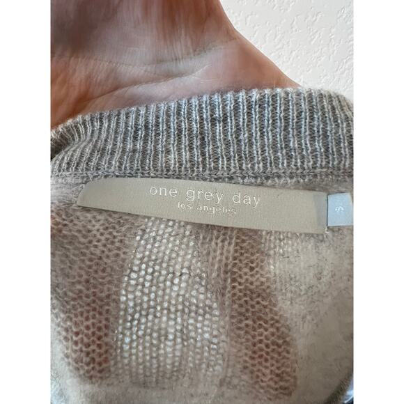 One Grey Day Sloane Gray V Neck 100% Cashmere Sweater size Small - Picture 10 of 10